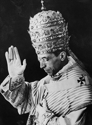 Britain, US knew about extermination of Jews, Vatican claims