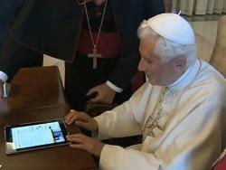 Summus pipiabit Pontifex!