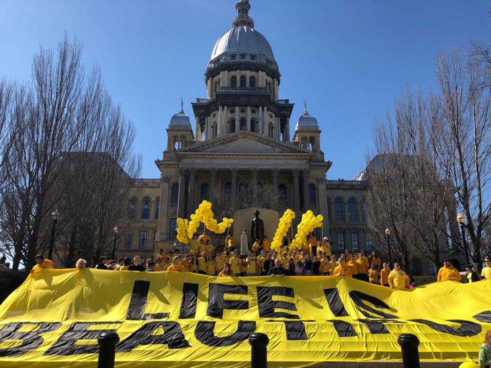 STOP THE PRESSES: Young people sing in the Illinois State Capitol