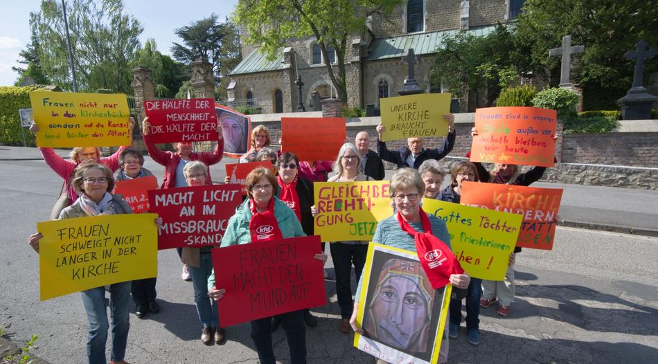 GERMANY: Pro-women's ordination group: "We want to take Mary off her pedestal"