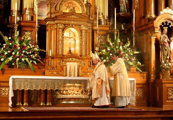 Chicago: Wonderful liturgical eye-candy, St. John Cantius style