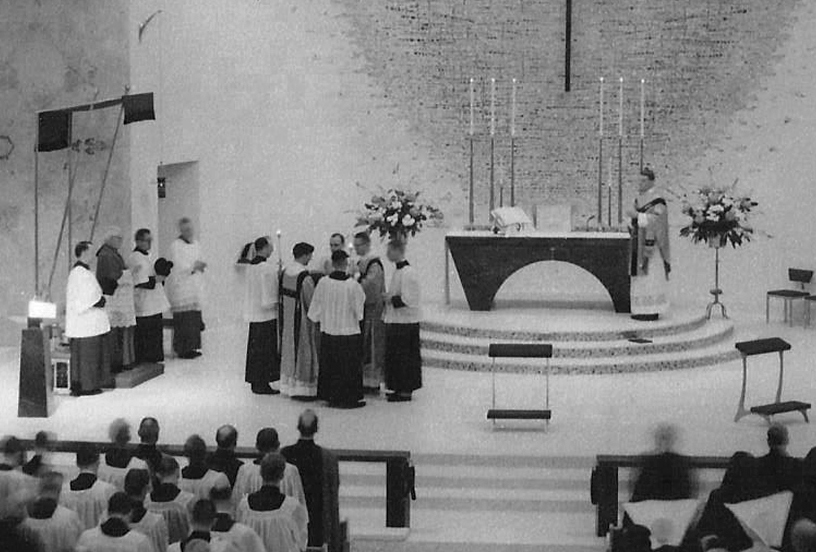 MADISON 31 MAY - Pontifical Mass at the Throne - Feast of the Queenship of Mary