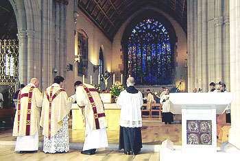 Southwark, England: TLM in St. George's Cathedral