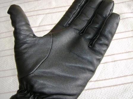 Hand in Glove - 02: another Communion in the hand experiment