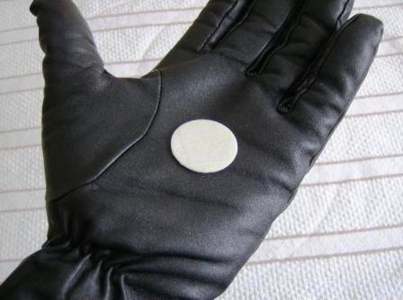 Hand in Glove - 02: another Communion in the hand experiment