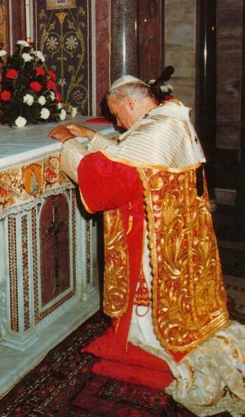 JP II wearing the Fanon